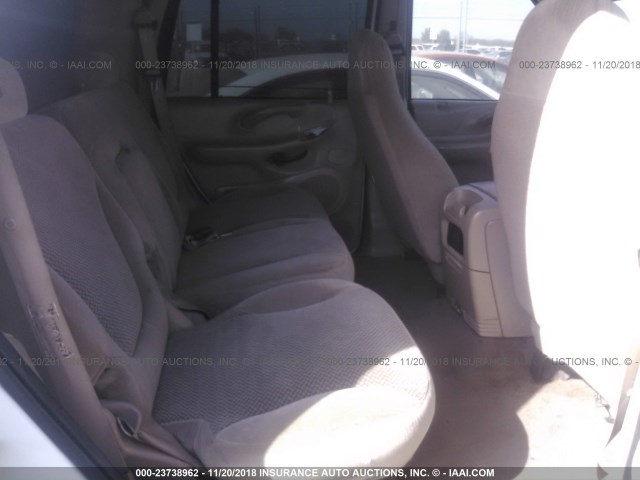 1FMPU16L7YLA60180 - 2000 FORD EXPEDITION XLT WHITE photo 8