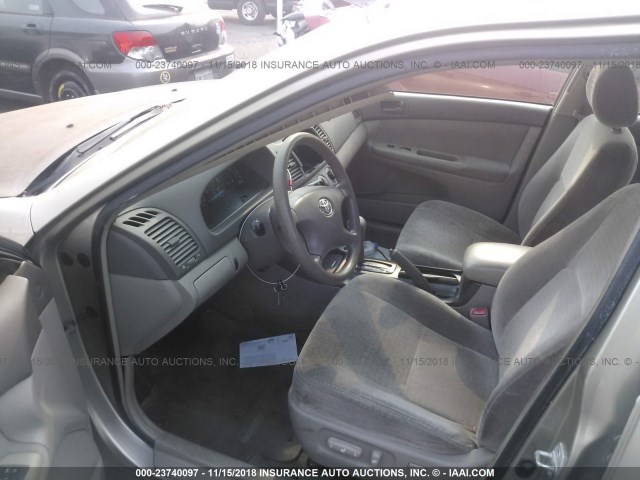 JTDBE32KX40278629 - 2004 TOYOTA CAMRY LE/XLE 金色 照片 5