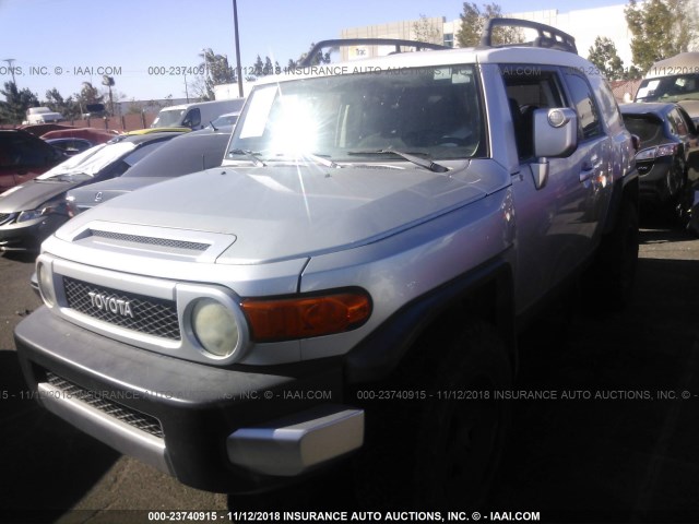 JTEZU11F970010147 - 2007 TOYOTA FJ CRUISER GRAY photo 2