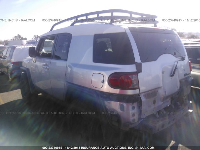 JTEZU11F970010147 - 2007 TOYOTA FJ CRUISER GRAY photo 3