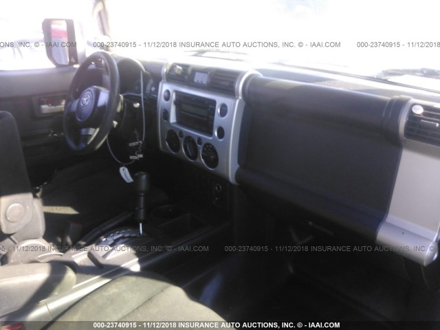 JTEZU11F970010147 - 2007 TOYOTA FJ CRUISER GRAY photo 5