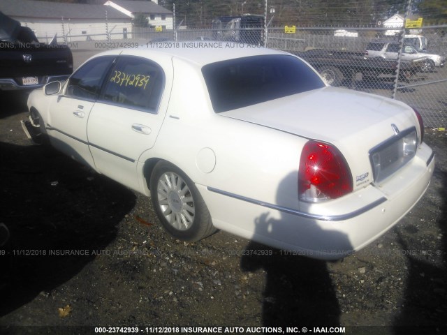1LNHM81W73Y700804 - 2003 LINCOLN TOWN CAR EXECUTIVE Ağ foto 3