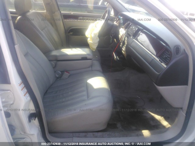 1LNHM81W73Y700804 - 2003 LINCOLN TOWN CAR EXECUTIVE Ağ foto 5