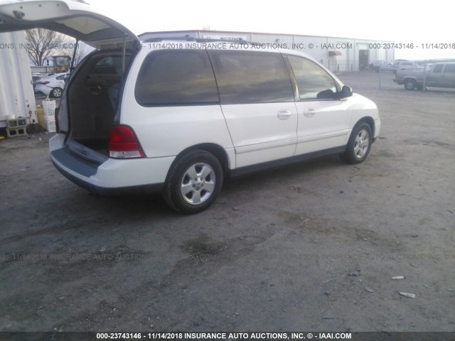 2FMZA57635BA45348 - 2005 FORD FREESTAR SES WHITE photo 4