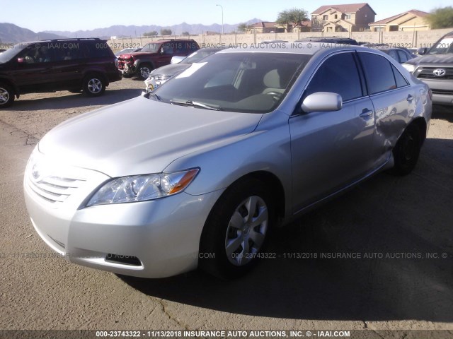 4T1BK46K47U029664 - 2007 TOYOTA CAMRY NEW GENERAT LE/XLE/SE SILVER photo 2