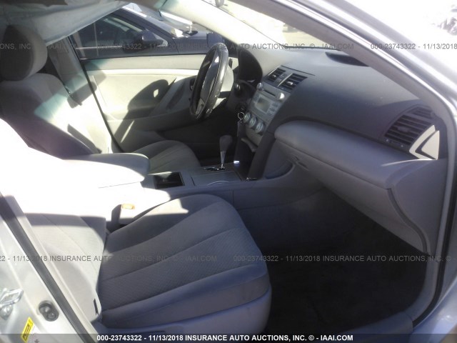 4T1BK46K47U029664 - 2007 TOYOTA CAMRY NEW GENERAT LE/XLE/SE SILVER photo 5