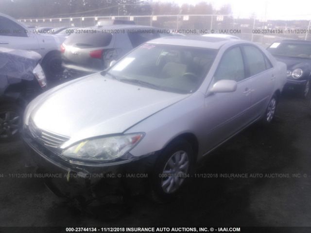 4T1BE32K35U941495 - 2005 TOYOTA CAMRY LE/XLE/SE SILVER photo 2