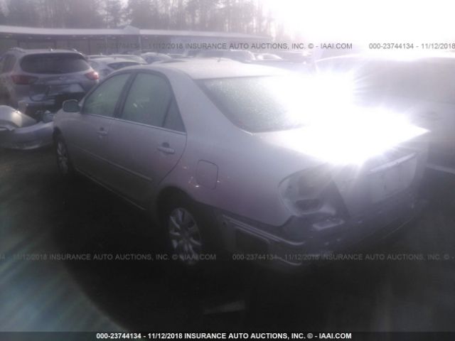 4T1BE32K35U941495 - 2005 TOYOTA CAMRY LE/XLE/SE SILVER photo 3