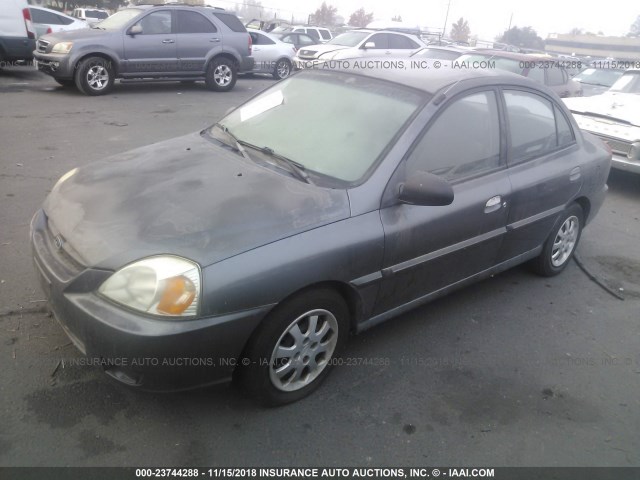 KNADC125256392178 - 2005 KIA RIO GRAY photo 2