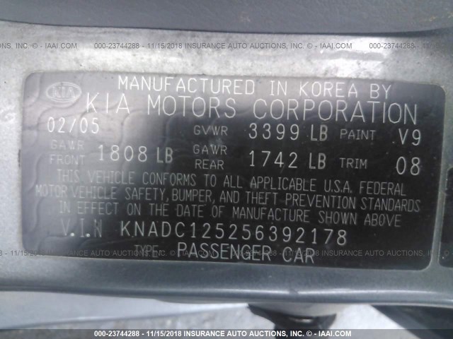 KNADC125256392178 - 2005 KIA RIO GRAY photo 9