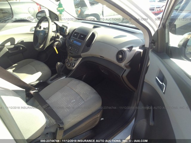 1G1JA5SH3C4201544 - 2012 CHEVROLET SONIC LS 银色 照片 5