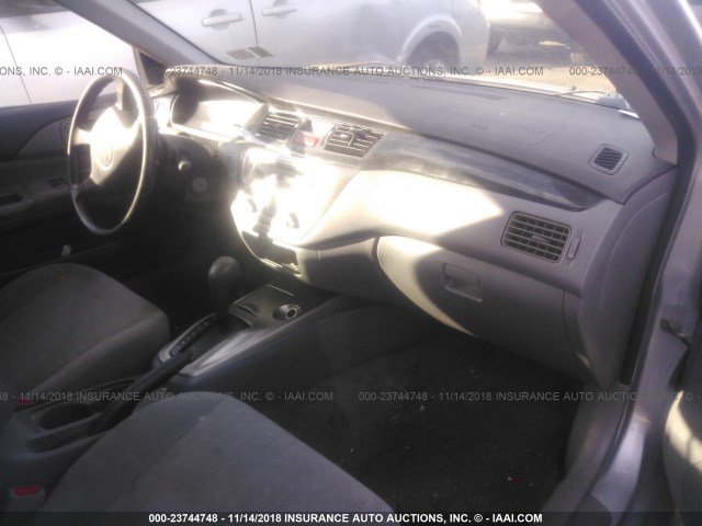 JA3AJ26E45U036241 - 2005 MITSUBISHI LANCER ES SILVER photo 5