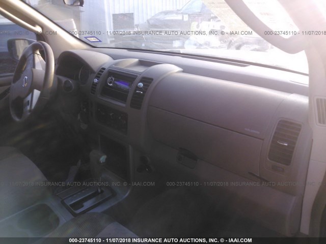 5N1AR18U46C679443 - 2006 NISSAN PATHFINDER LE/SE/XE BLUE photo 5