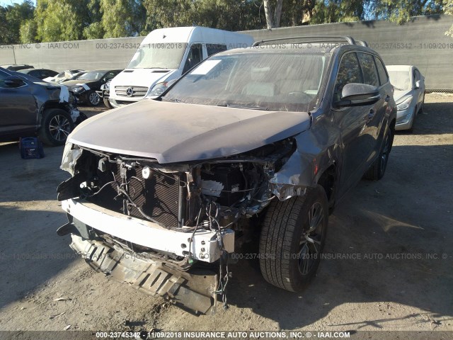 5TDBZRFH5JS493303 - 2018 TOYOTA HIGHLANDER LE/LE PLUS GRAY photo 2