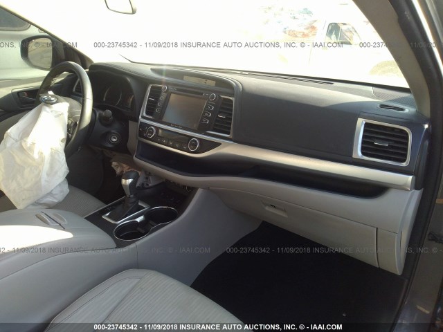5TDBZRFH5JS493303 - 2018 TOYOTA HIGHLANDER LE/LE PLUS GRAY photo 5