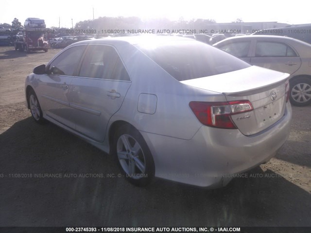 4T1BF1FK3DU696739 - 2013 TOYOTA CAMRY L/SE/LE/XLE Gümüş foto 3