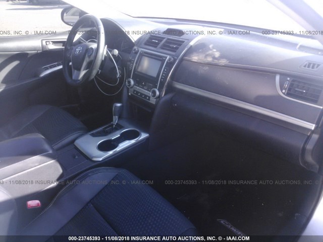 4T1BF1FK3DU696739 - 2013 TOYOTA CAMRY L/SE/LE/XLE Gümüş foto 5