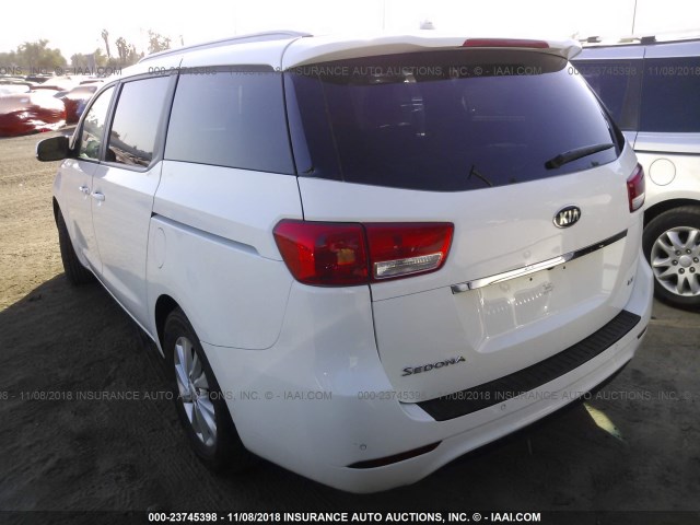 KNDMB5C12H6315176 - 2017 KIA SEDONA LX WHITE photo 3