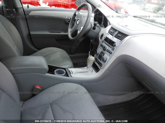 1G1ZB5E05CF196700 - 2012 CHEVROLET MALIBU LS Gümüş foto 5