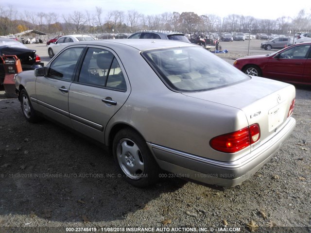 WDBJF72F7VA409318 - 1997 MERCEDES-BENZ E 420 TAN photo 3