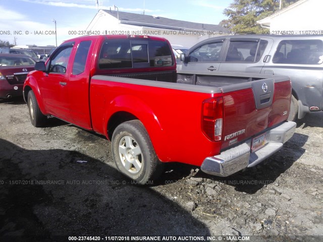 1N6AD06U17C456954 - 2007 NISSAN FRONTIER KING CAB LE/SE/OFF ROAD RED photo 3