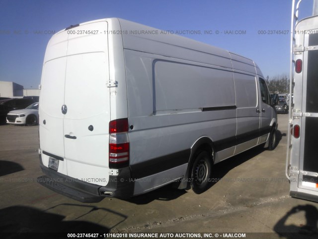 WD3PE8CC4D5730744 - 2013 MERCEDES-BENZ SPRINTER 2500 WHITE photo 4