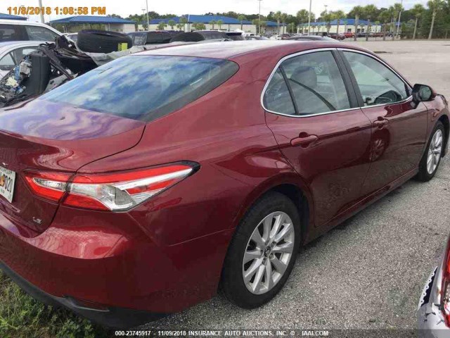 4T1B11HK8JU567418 - 2018 TOYOTA CAMRY L/LE/XLE/SE/XSE RED photo 15