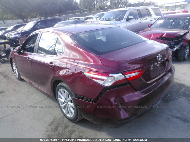 4T1B11HK8JU567418 - 2018 TOYOTA CAMRY L/LE/XLE/SE/XSE RED photo 3