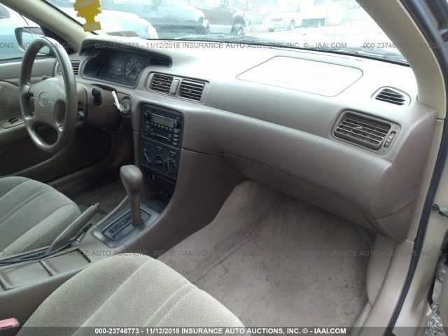 4T1BG22K0YU633662 - 2000 TOYOTA CAMRY CE/LE/XLE 金色 照片 5