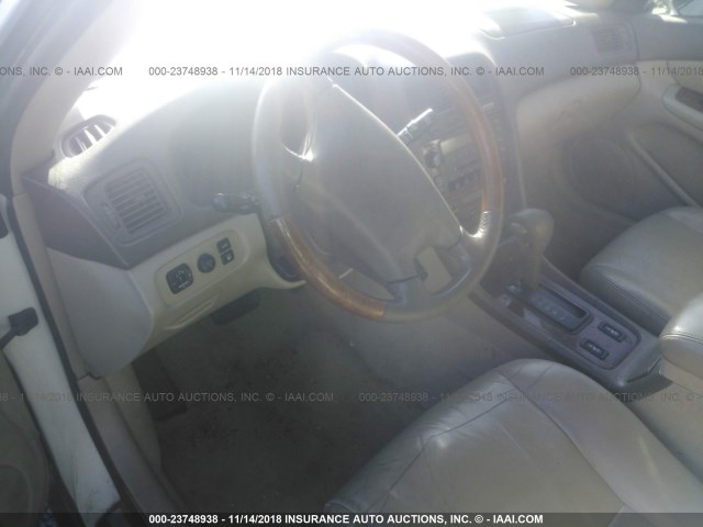 JT8BF28G915109693 - 2001 LEXUS ES 300 WHITE photo 5