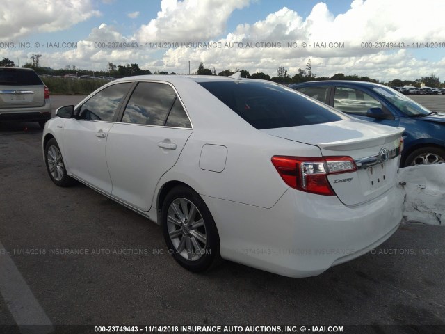 4T1BD1FKXCU004223 - 2012 TOYOTA CAMRY HYBRID/LE/XLE WHITE photo 3