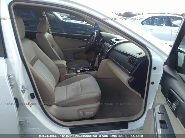 4T1BD1FKXCU004223 - 2012 TOYOTA CAMRY HYBRID/LE/XLE 白色 照片 5