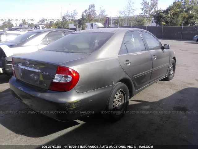 4T1BF32K02U534145 - 2002 TOYOTA CAMRY LE/XLE/SE GRAY photo 4