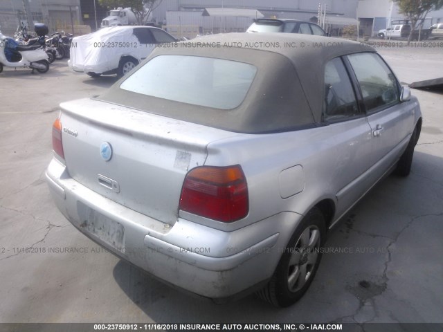 3VWDC21VX2M814166 - 2002 VOLKSWAGEN CABRIO GLX 银色 照片 4