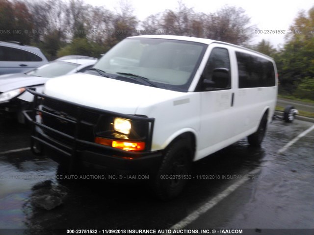 1GNSHBF43B1127918 - 2011 CHEVROLET EXPRESS G1500 LS WHITE photo 2