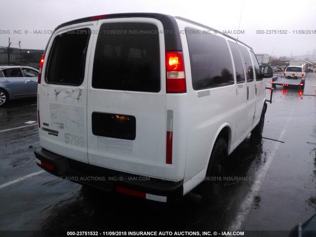 1GNSHBF43B1127918 - 2011 CHEVROLET EXPRESS G1500 LS WHITE photo 4