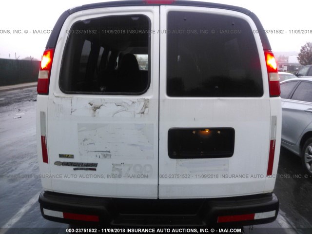 1GNSHBF43B1127918 - 2011 CHEVROLET EXPRESS G1500 LS WHITE photo 6