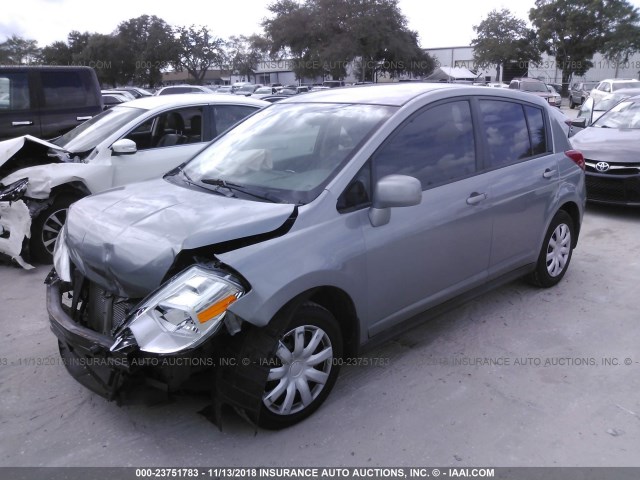 3N1BC13E89L465366 - 2009 NISSAN VERSA S/SL GRAY photo 2