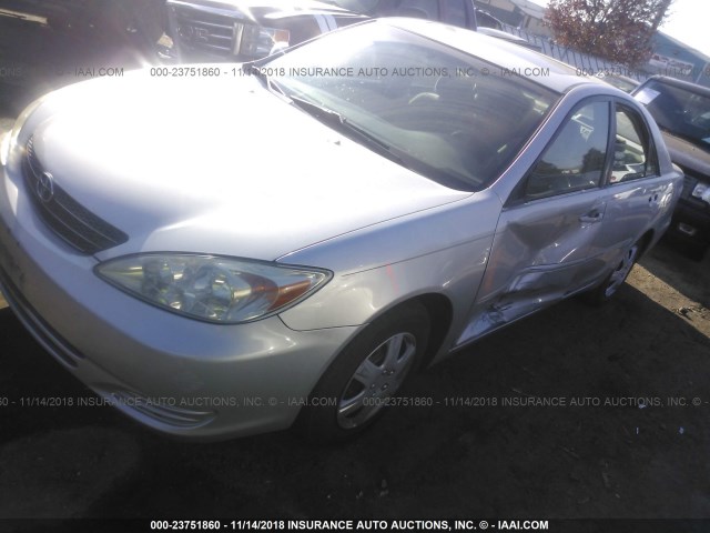 4T1BE32K82U586528 - 2002 TOYOTA CAMRY LE/XLE/SE SILVER photo 2