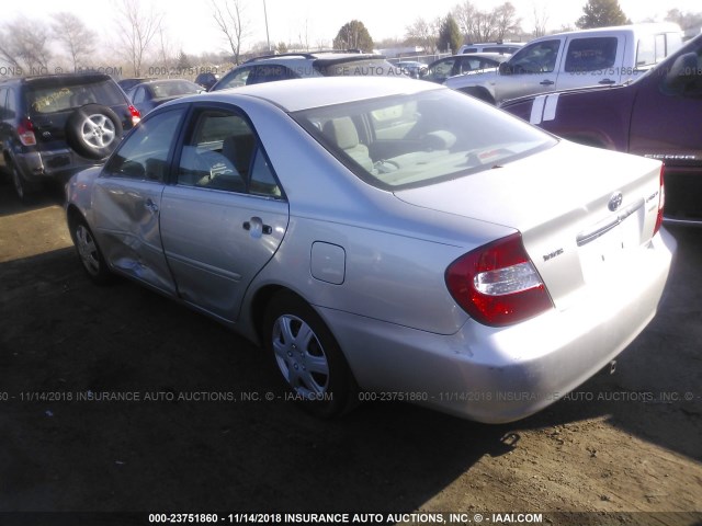 4T1BE32K82U586528 - 2002 TOYOTA CAMRY LE/XLE/SE SILVER photo 3