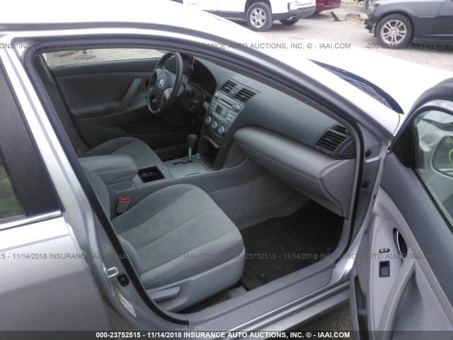 4T1BE46K78U234856 - 2008 TOYOTA CAMRY CE/LE/XLE/SE SILVER photo 5
