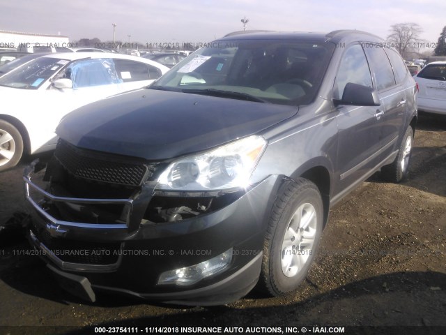 1GNEV13D49S132330 - 2009 CHEVROLET TRAVERSE LS GRAY photo 2