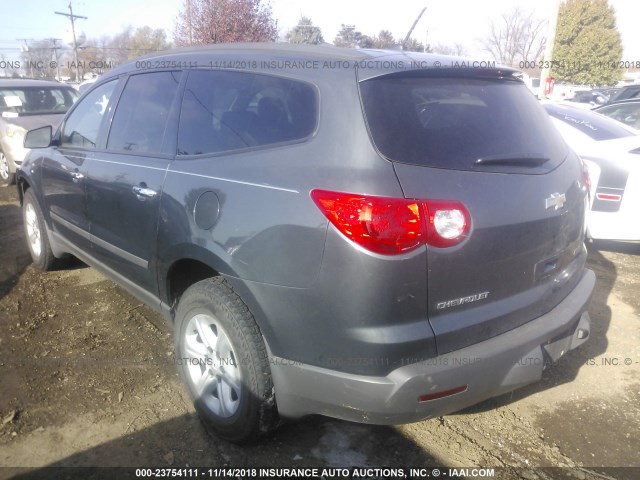 1GNEV13D49S132330 - 2009 CHEVROLET TRAVERSE LS GRAY photo 3