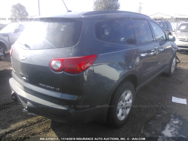 1GNEV13D49S132330 - 2009 CHEVROLET TRAVERSE LS GRAY photo 4