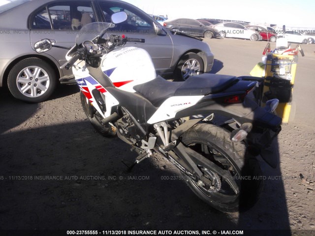 MLHMC4102D5303060 - 2013 HONDA CBR250 R WHITE photo 3