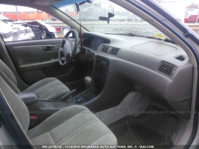 4T1BG22K7YU931934 - 2000 TOYOTA CAMRY CE/LE/XLE 金色 照片 5