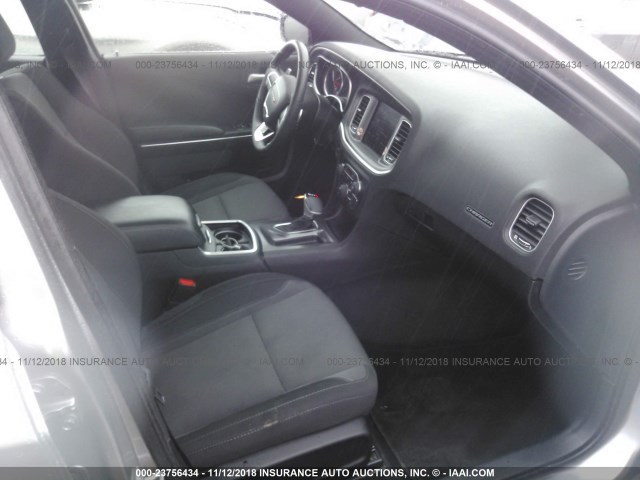 2C3CDXCT6JH150213 - 2018 DODGE CHARGER R/T GRAY photo 5