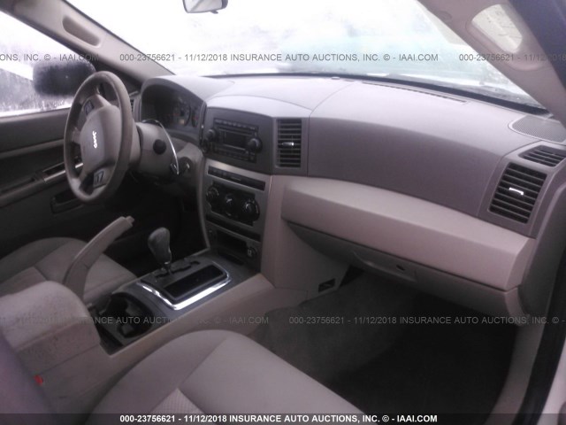 1J4GS48K05C564379 - 2005 JEEP GRAND CHEROKEE LAREDO/COLUMBIA/FREEDOM 白色 照片 5