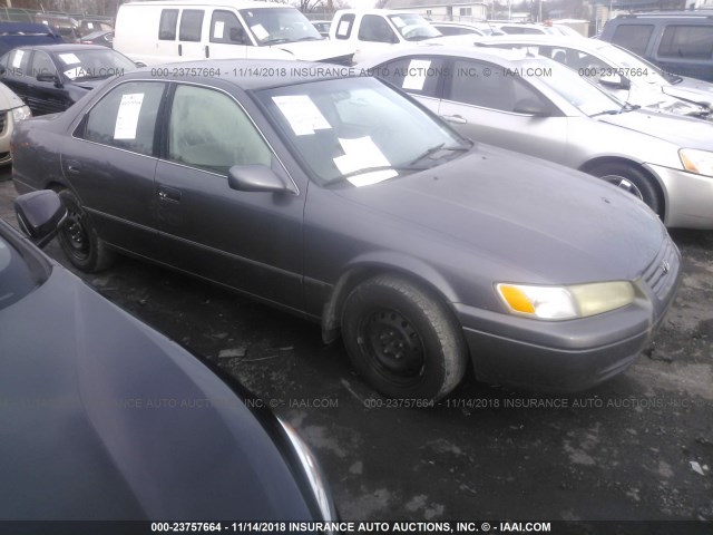 4T1BG22K6WU225731 - 1998 TOYOTA CAMRY CE/LE/XLE 灰色 照片 1