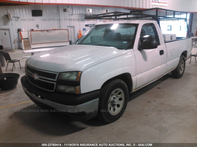 1GCEC14V77Z200307 - 2007 CHEVROLET SILVERADO C1500 CLASSIC WHITE photo 2